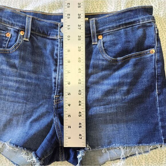 LEVI'S Women's High Rise Dk Wash Blue Denim Fringed Summer Short Shorts Size 31 - Picture 4 of 12